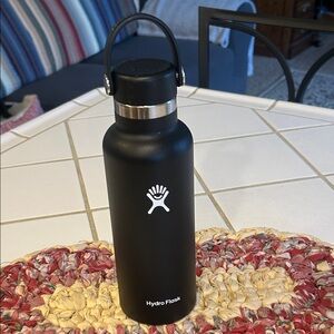 Hydro Flask 18oz Matte Black Bottle with Handle
